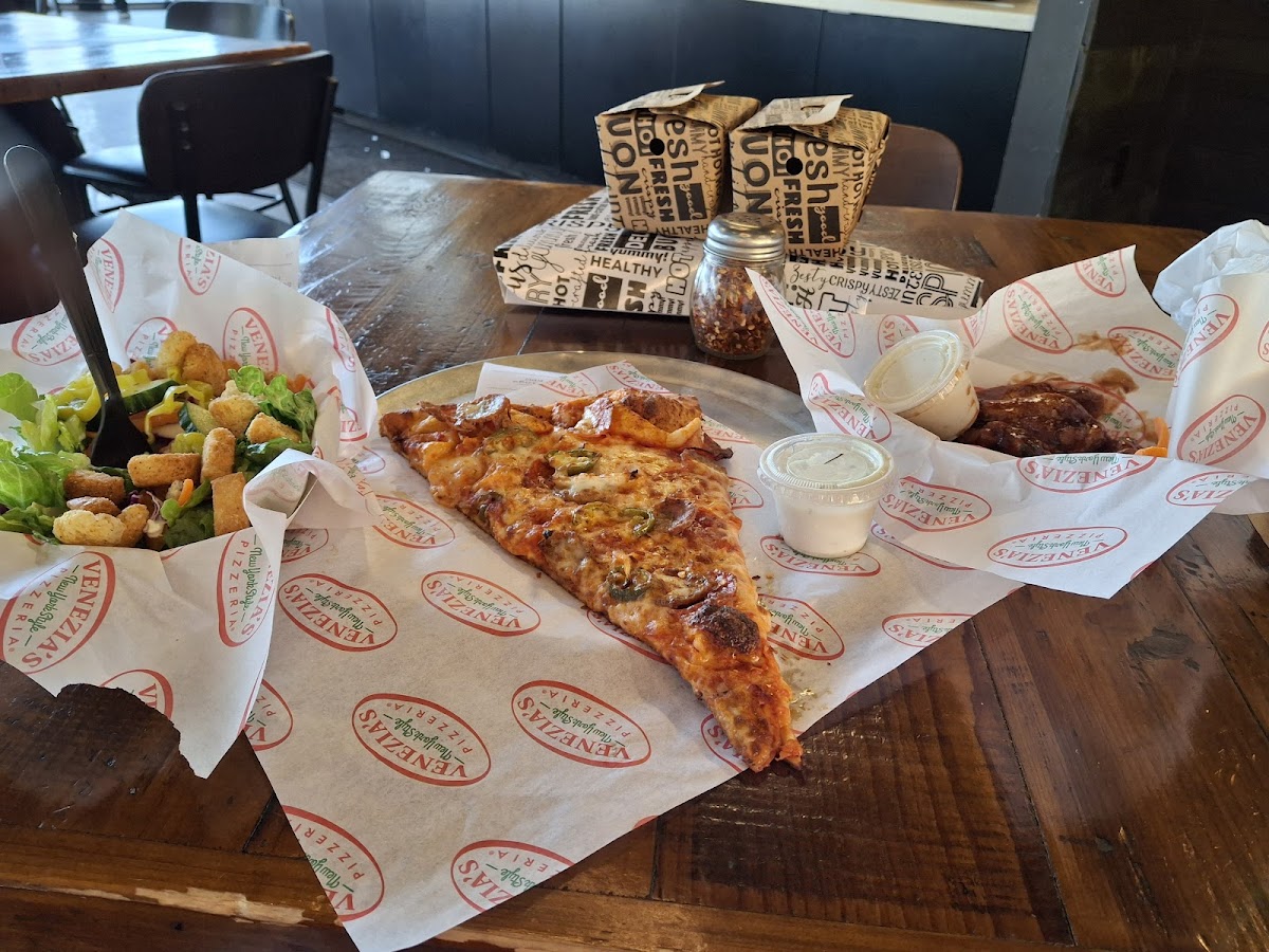 Venezia's New York Style Pizzeria-4